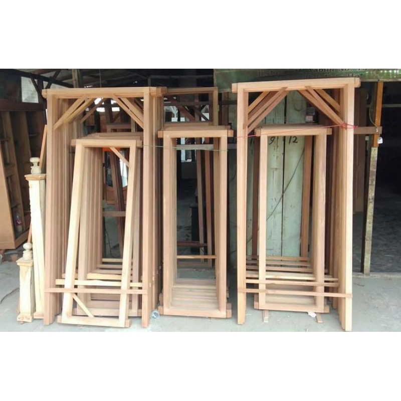 Kusen pintu bahan kayu borneo