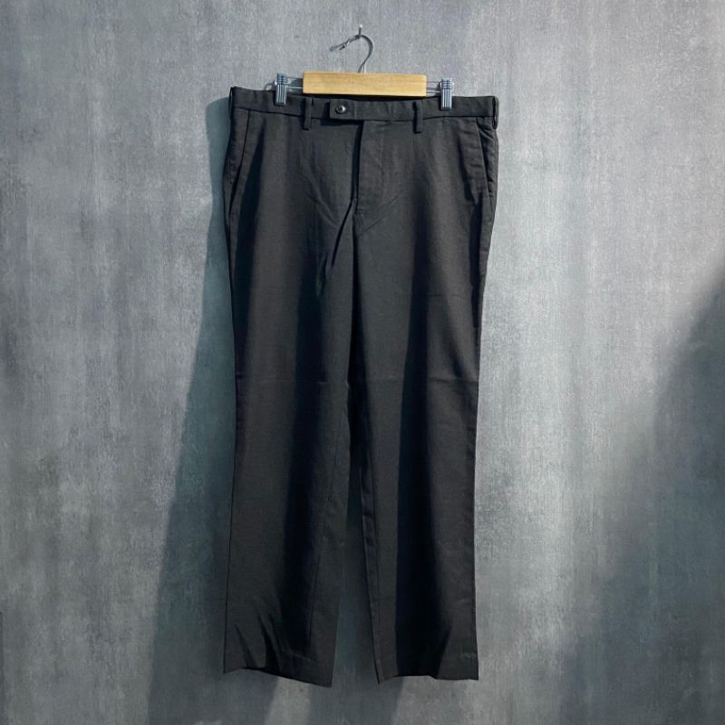 Work Pants UNIQLO Airsense Regular Fit Size 32 / Celana Bahan Pria / WP207