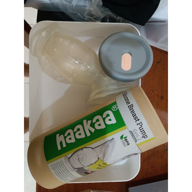 PRELOVED Haakaa silicone breastpump