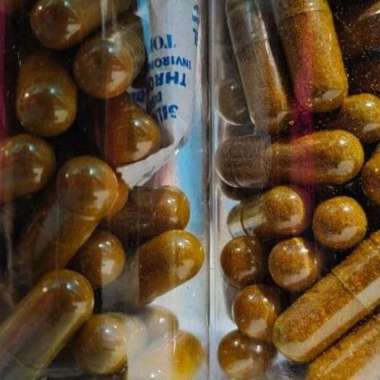 

kunyit herbal jamu suplemen kesehatan kapsul obat lambung curcuma pencernaan isi 100 kapsul