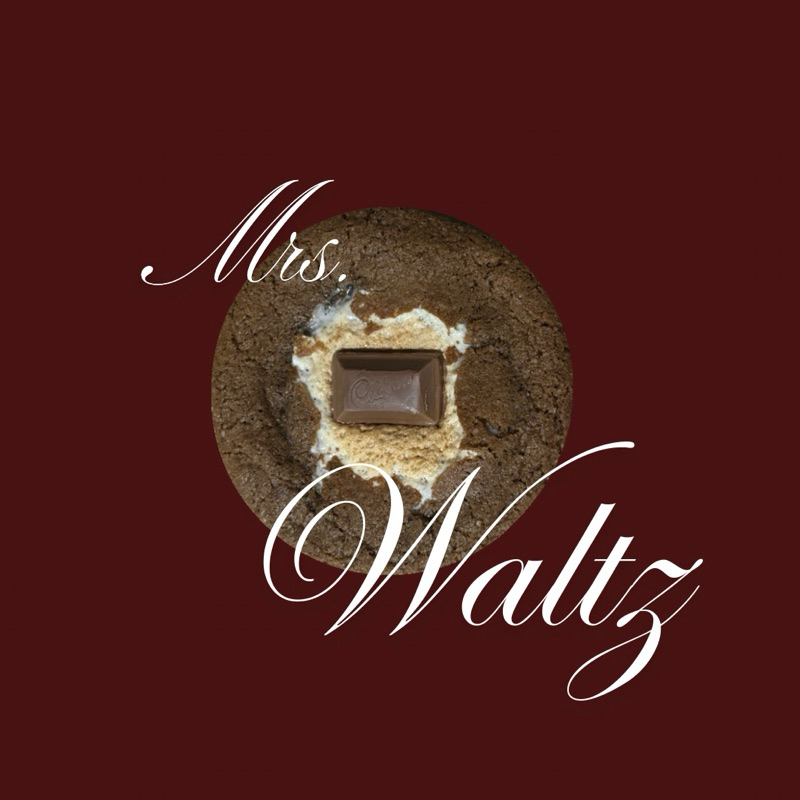 

Mrs. Waltz Soft Cookies with Marshamallows & Chocolate Bar