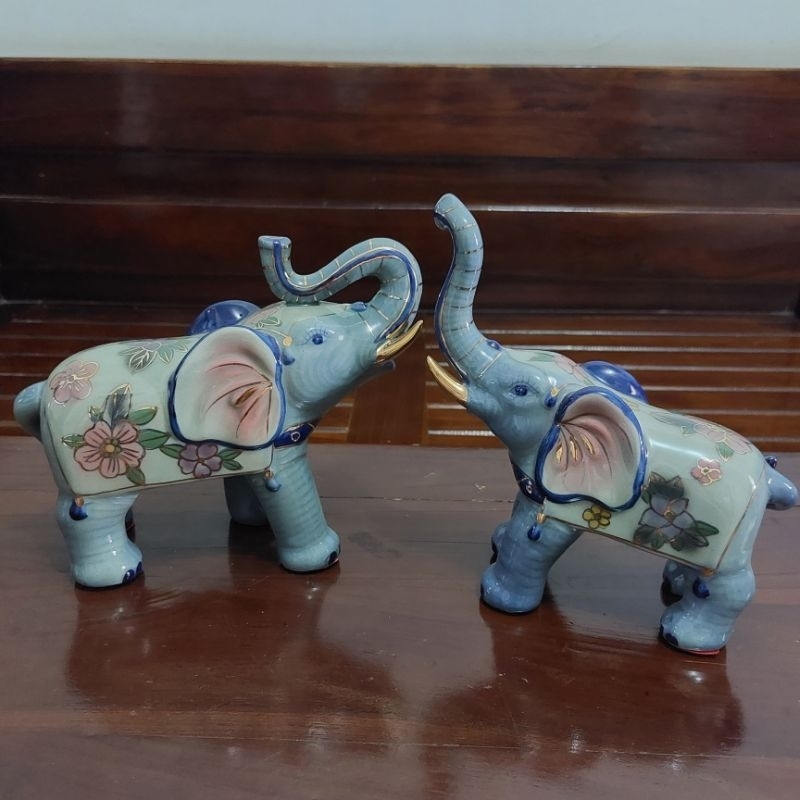 pajangan gajah set 2 pc keramik biru porselin/hiasan lemari motif gajah