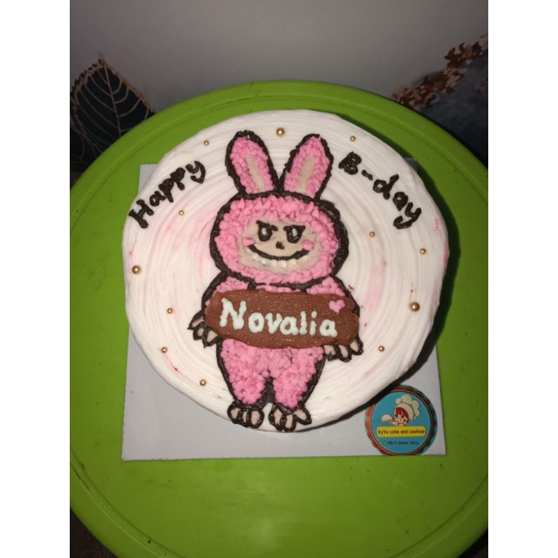 

kue ulang tahun tema Labubu