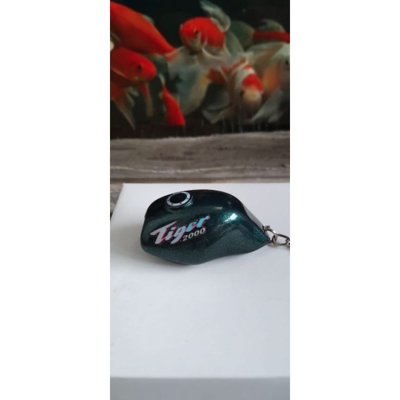 GANTUNGAN KUNCI MOTIF TANGKI TIGER 2000