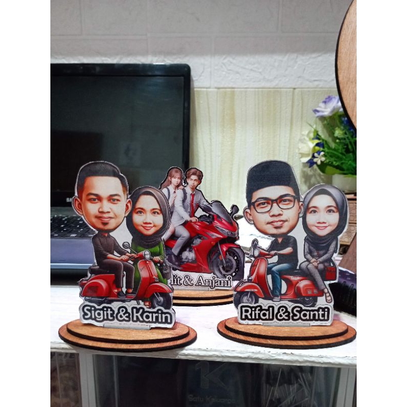 Kado / souvenir Unik Plakat Foto 3D Karikatur Custom