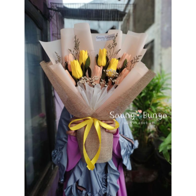SAUNG BUNGA | buket wisuda bunga flanel tulip felt flower bucket bouquet engagement lamaran graduati
