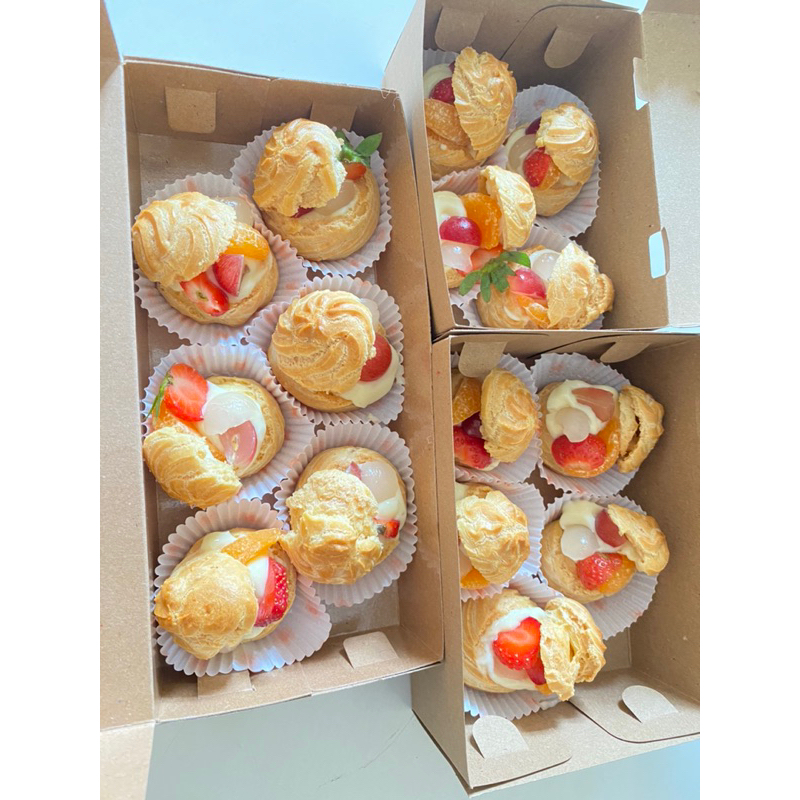 

kue soes premium dengan isian vanilla creamy / pie buah segar /soes buah segar