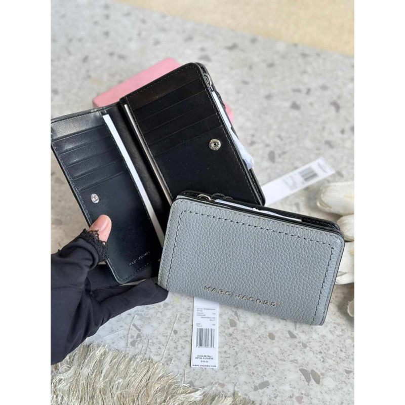 MJ THE GROOVE MEDIUM COMPACT BIFOLD WALLET GREY