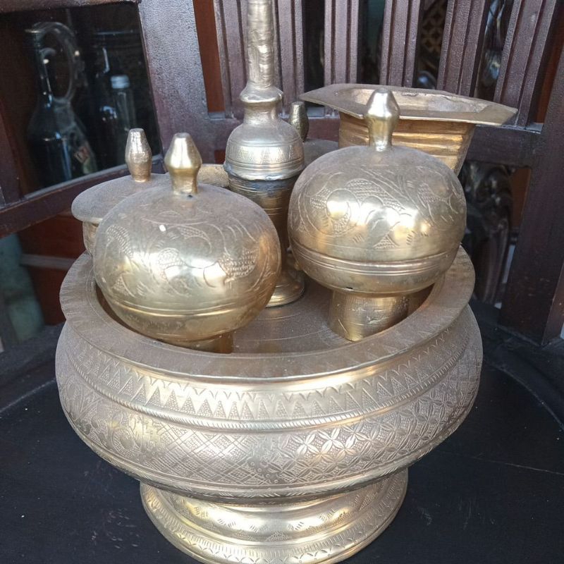 kinangan antik kuningan motif ukir