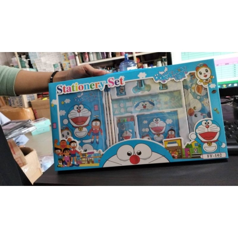 

ALAT TULIS SET KOMPLIT HADIAH ANAK