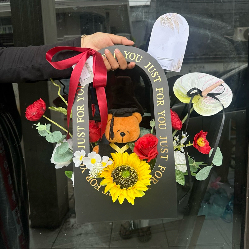FLOWER BAG GRADUATION DOLL