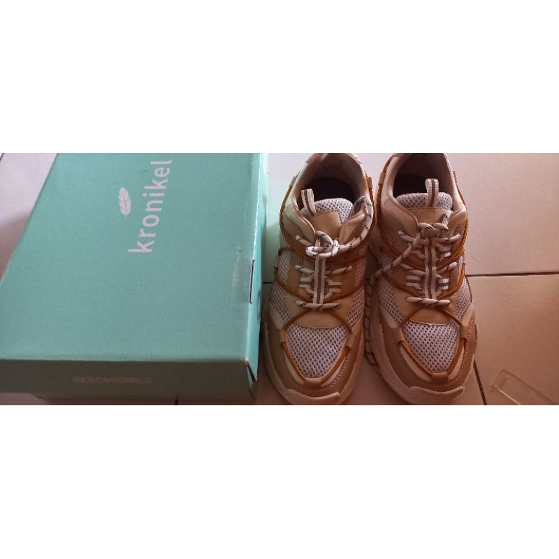 sepatu kronikel
