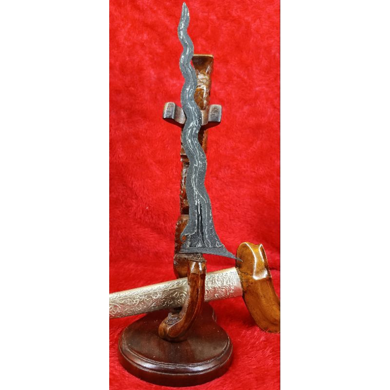 keris sepuh dhapur: carito keprabon  tangguh : Mataram pamor : kulit semongko. keris unik langka.