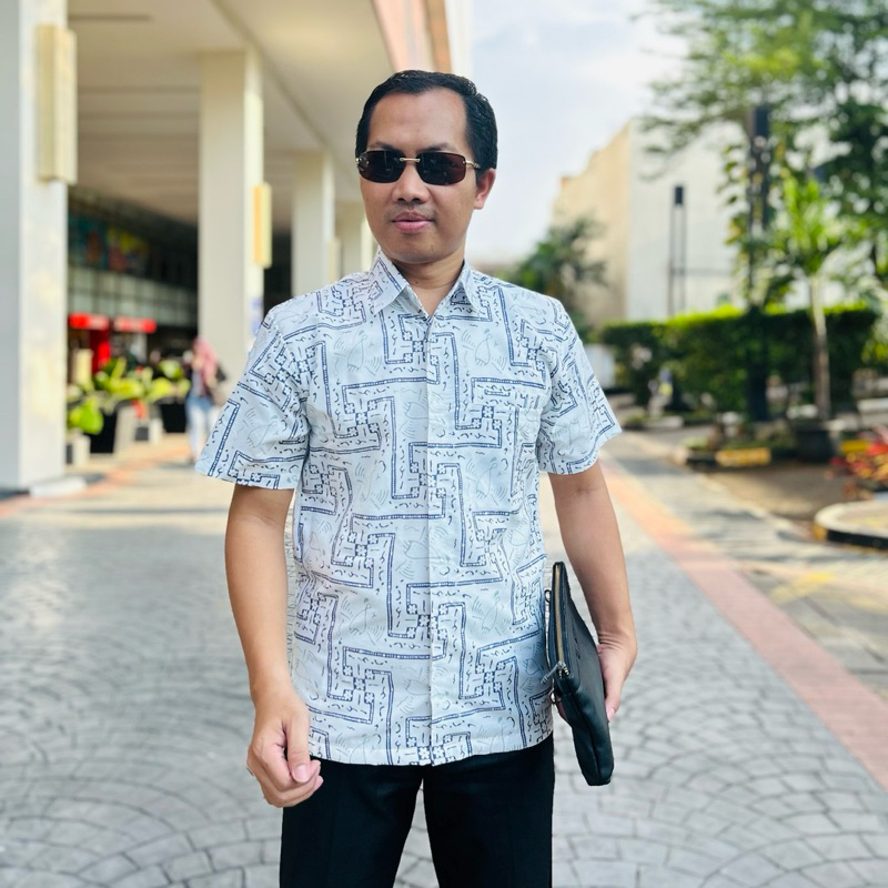 PUTIH BIRU 840 Hem batik pria bahan katun lengan pendek