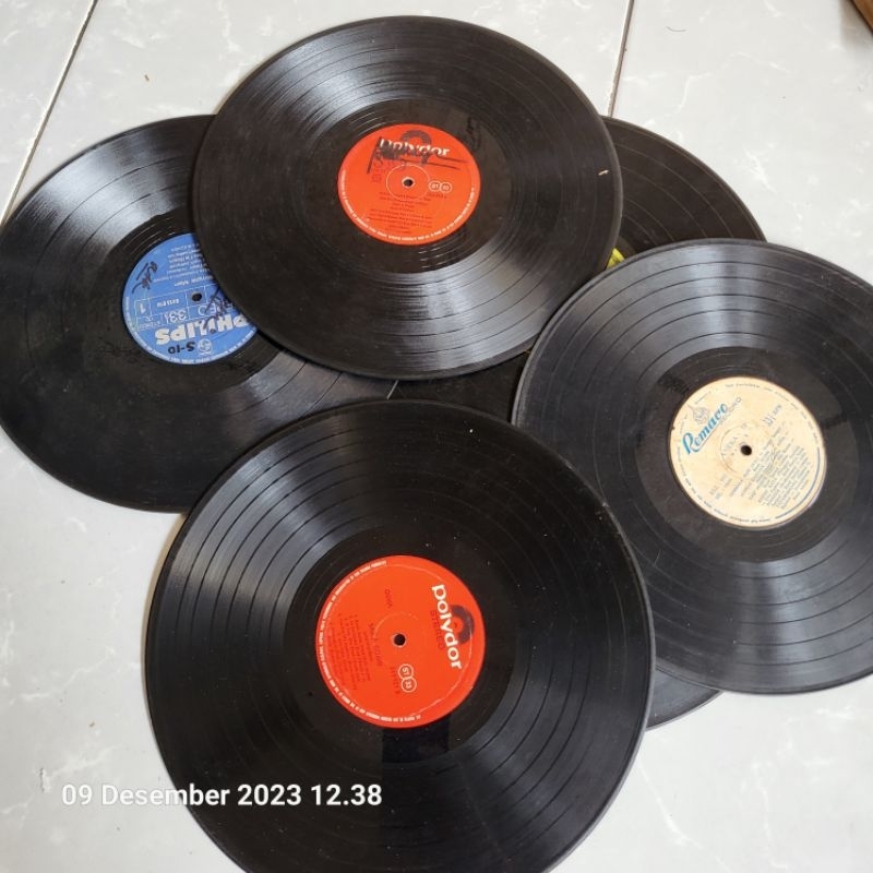 VINYL BEKAS UNTUK DEKORASI, KERAJINAN TANGAN DAN LAIN"