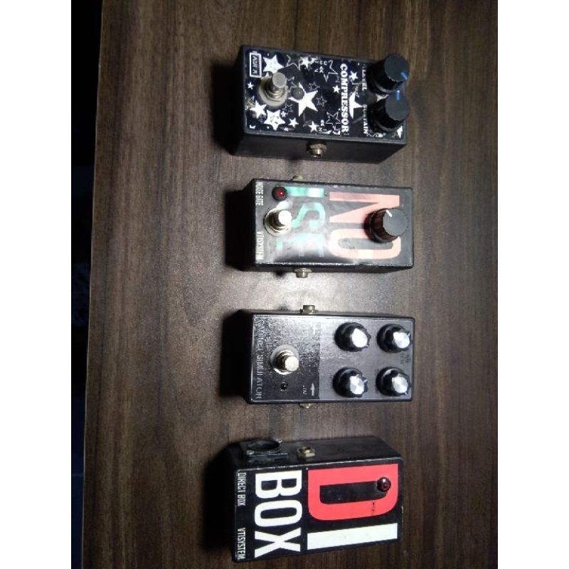 Efek gitar Compressor, Efek gitar Delay, DI Box, Cab Sim Cabinet simulator, Noise gate bekas pakai k