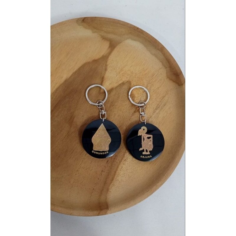 Souvenir/cinderamata Gantungan Kunci Wayang Arjuna dan Gunungan