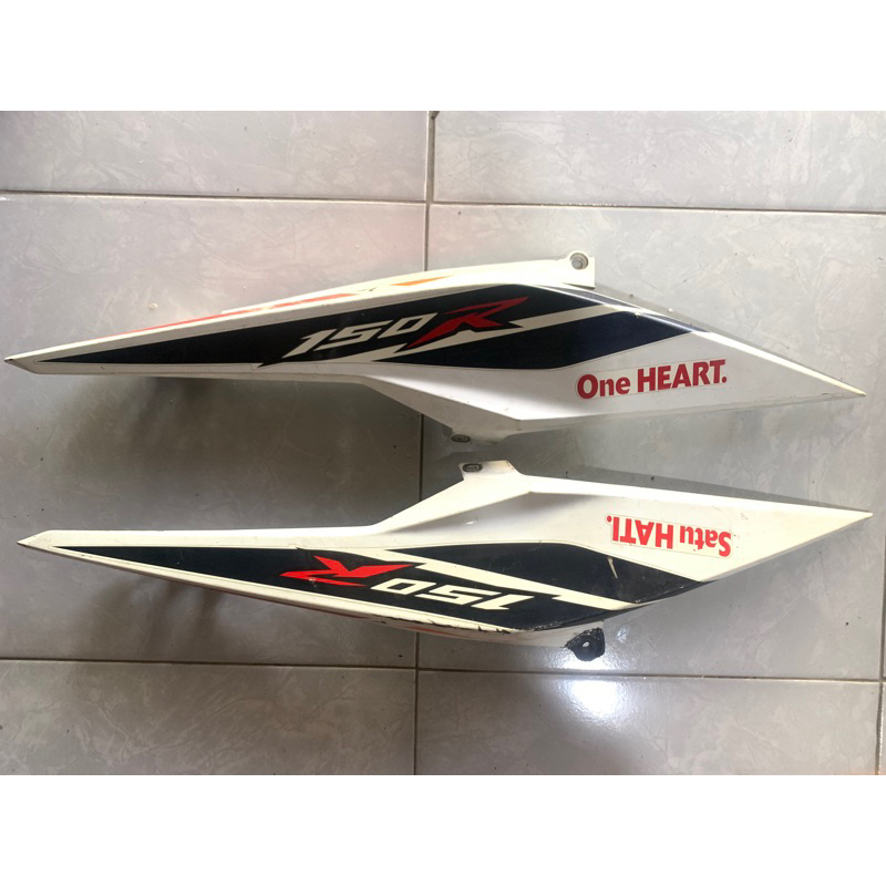 Body Belakang Satu Set Sonic Putih Repsol Kanan Kiri 150
