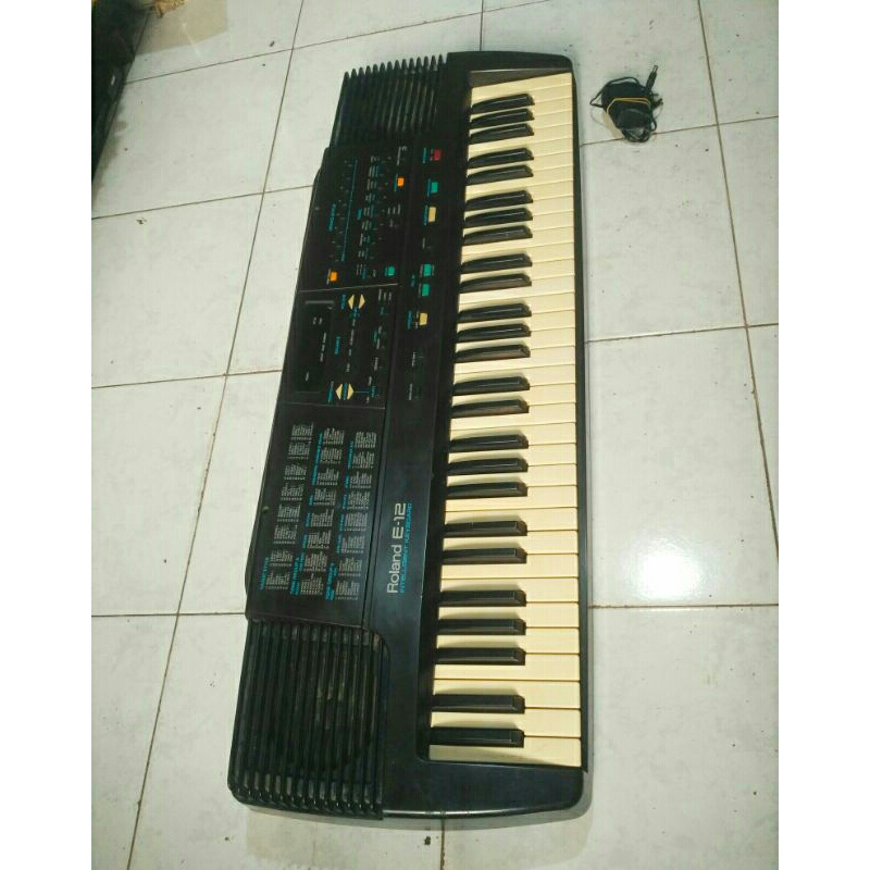 keyboard, piano Roland e12, normal second