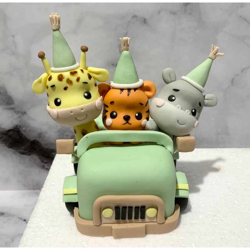 

Fondant Figure Jungle Truck Animals