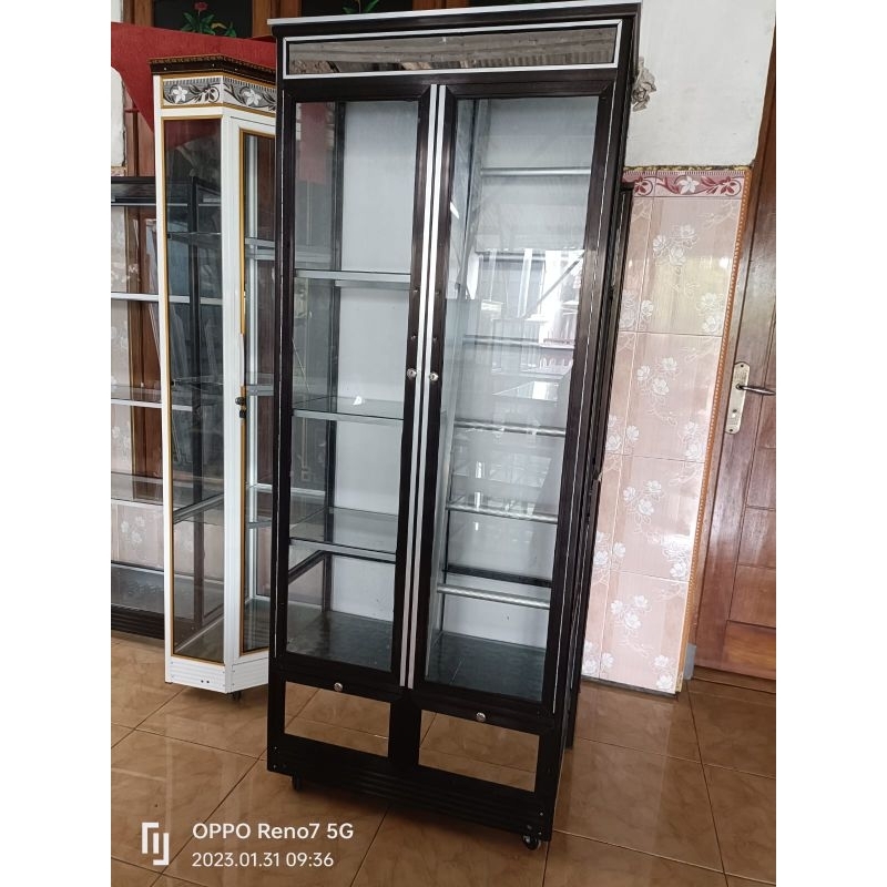 Lemari hijab minimalis