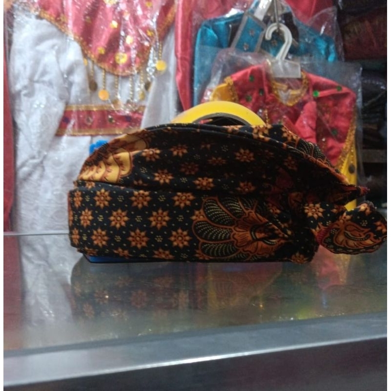 Ikat kepala Bali / udeng sunda / udeng jawa timur
