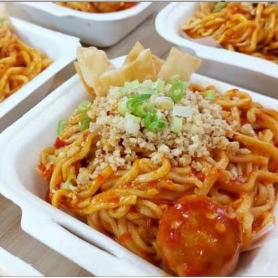 

Mie jebew gacoan Chili oil instan krupuk pangsit ala emak