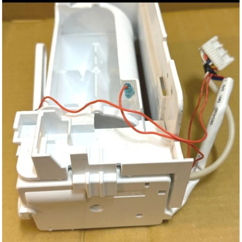 cetakan es ice maker water dispenser kulkas LG side by side GC-L247CLAV