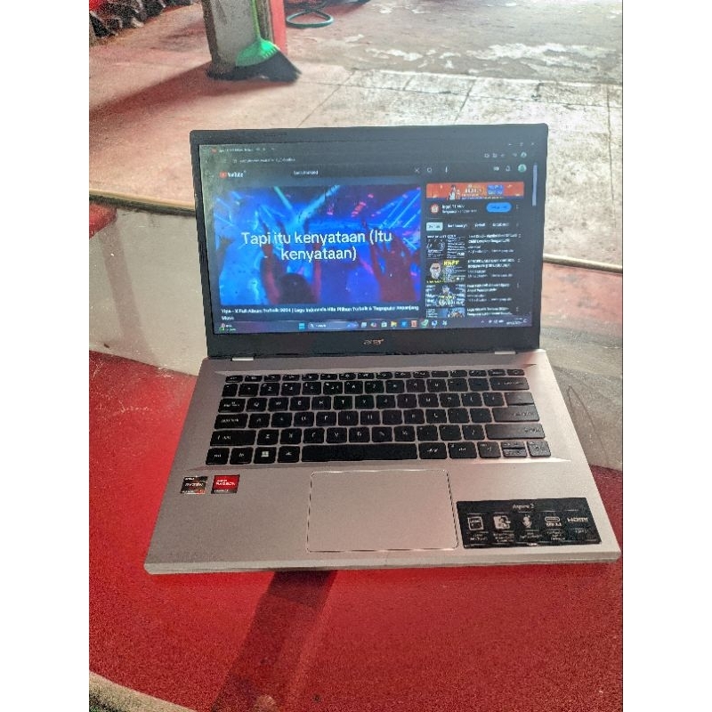 Laptop Acer Ryzen 5 7520