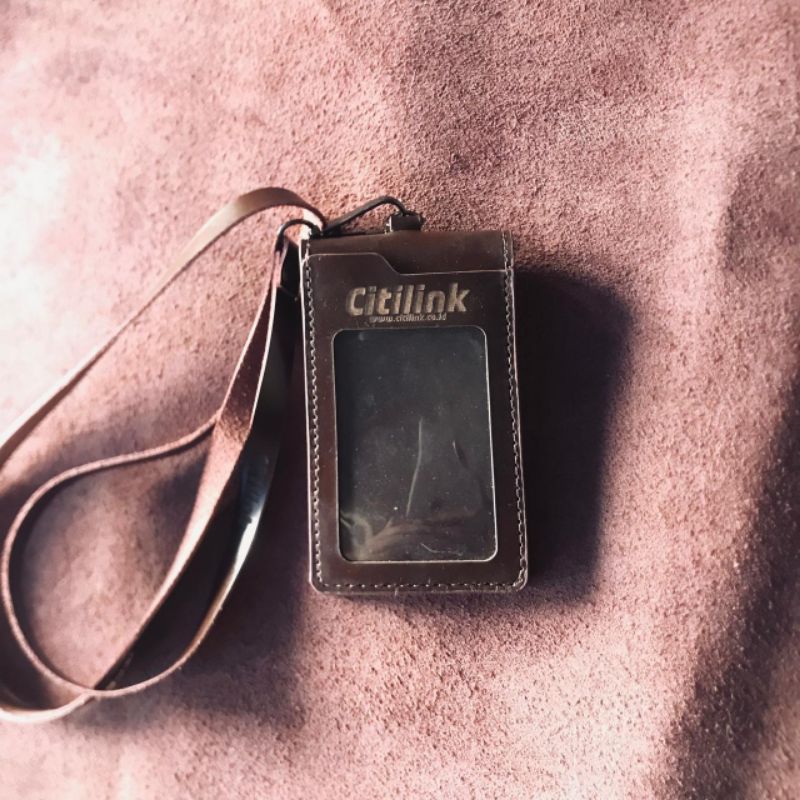 

LANYARD HOLDER ID CARD BAHAN KULIT SAPI ASLI JAHITAN DIJAMIN KUAT DAN AWET
