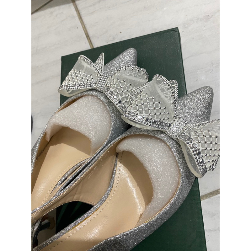 Preloved Heels Viditi Pita Silver Hak 6cm / Heels Wisuda / Heels Kondangan