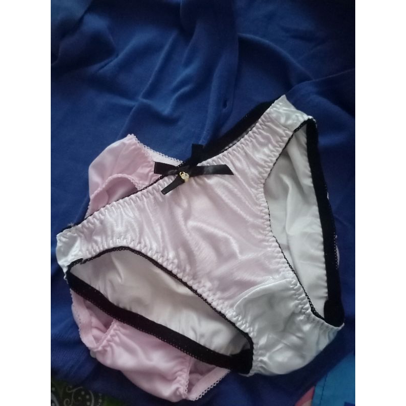 Celana Dalam Aroma Khas Wanita