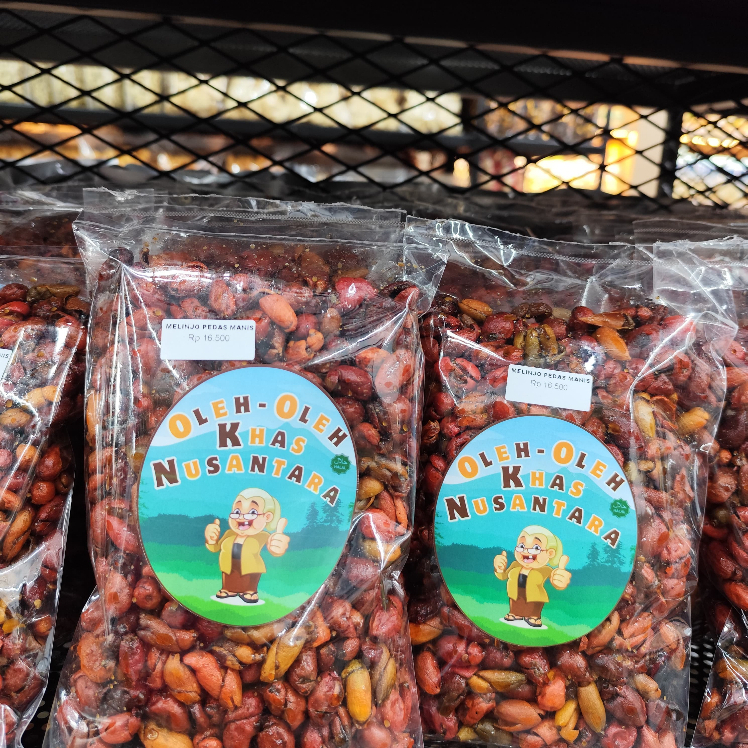 

MELINJO PEDAS MANIS OLEH - OLEH NUSANTARA