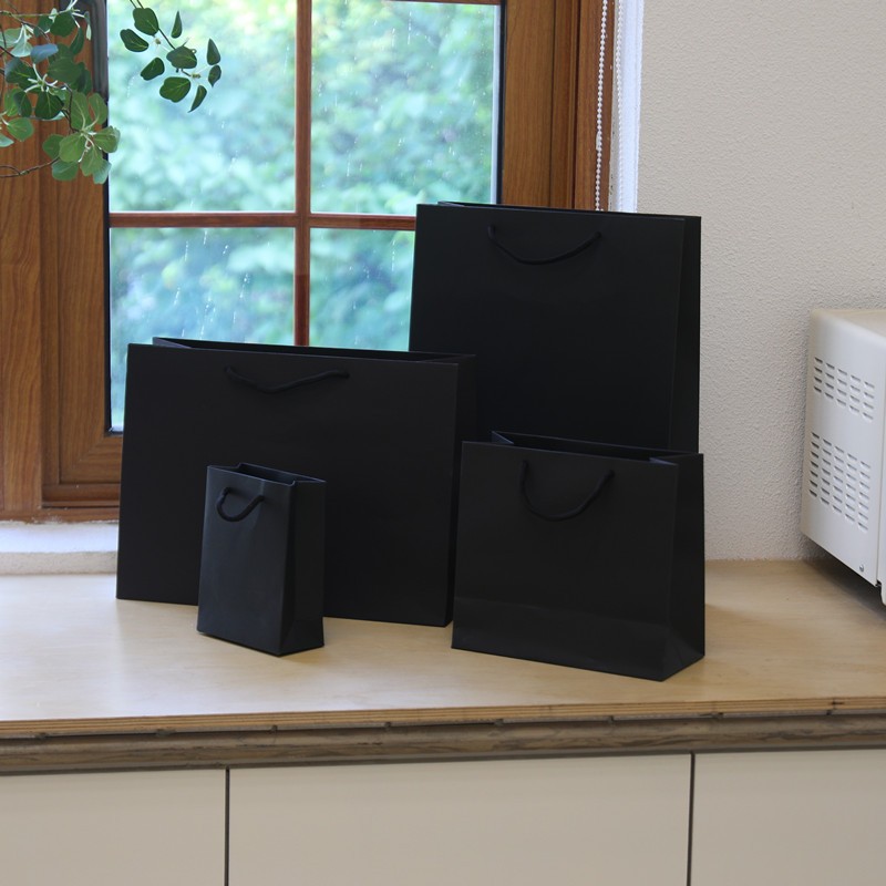 

Paper Bag Tebal Hitam Polos Elegant Handle Jinjing Jumbo / Paperbag Tas Kado Hadiah Souvenir Wedding