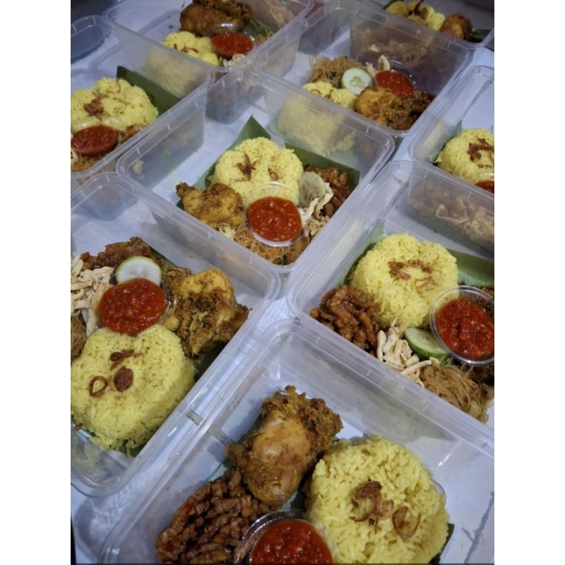 

Paket Nasi Kuning Kumplit Dengan Ayam Goreng