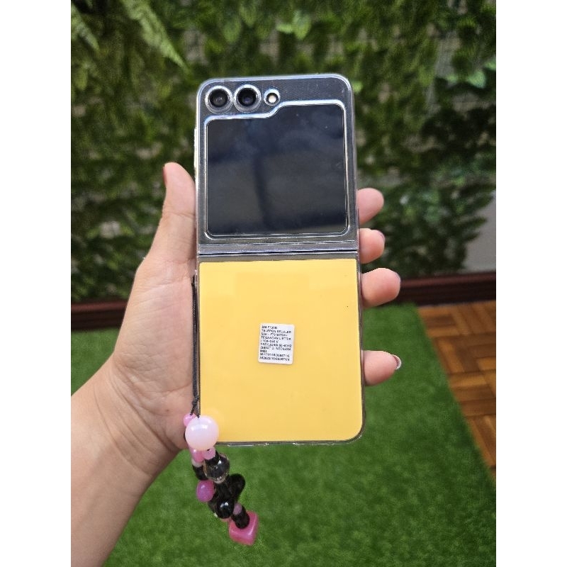 Samsung Z Flip 5 second