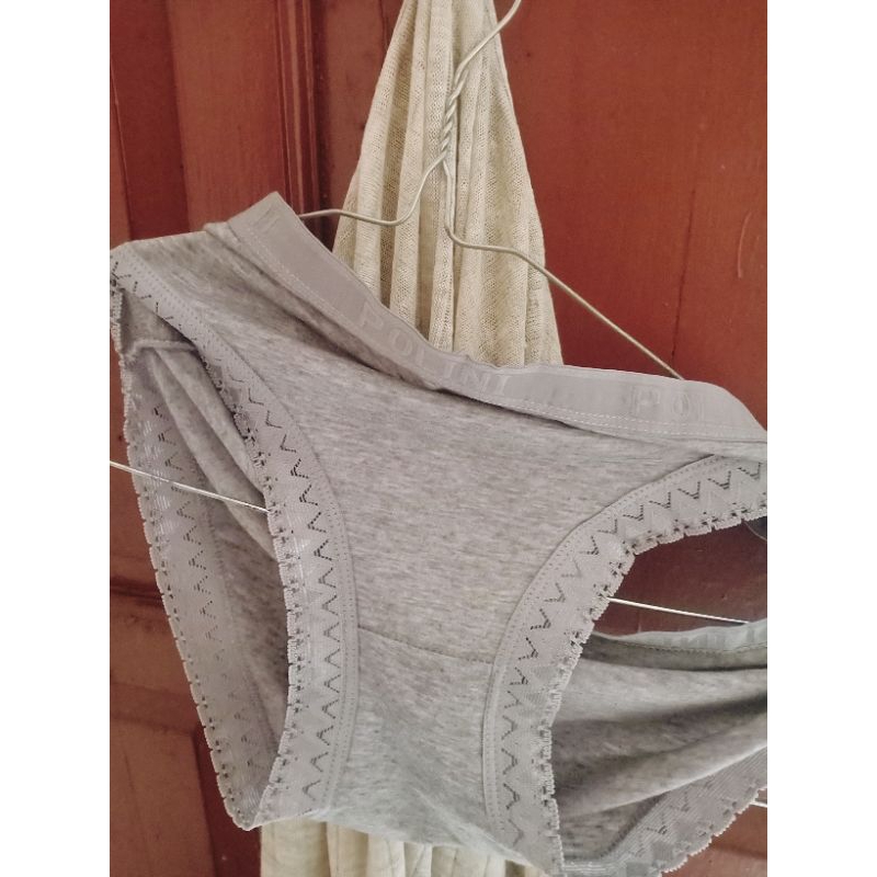 Celana Dalam Aroma Khas Wanita