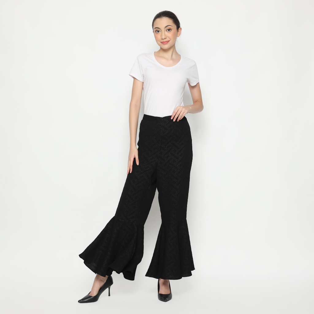 Lyne Halim Celana Bellbottom Hitam, 3263