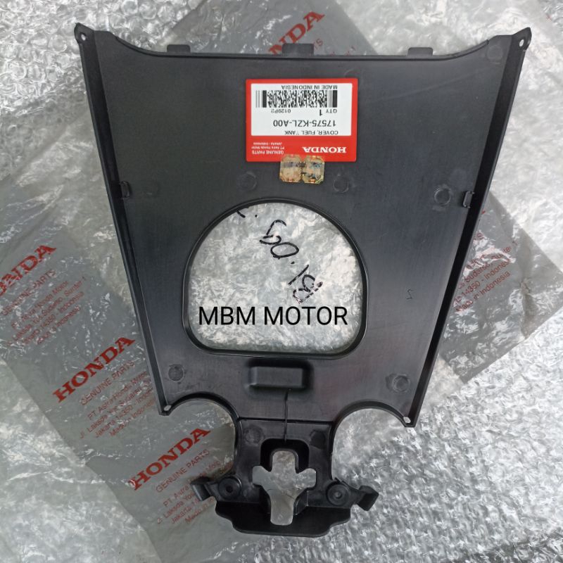 COVER TUTUP TANGKI TENGKI HONDA SPACY KARBU FI ORI AHM 17575-KZL-A00