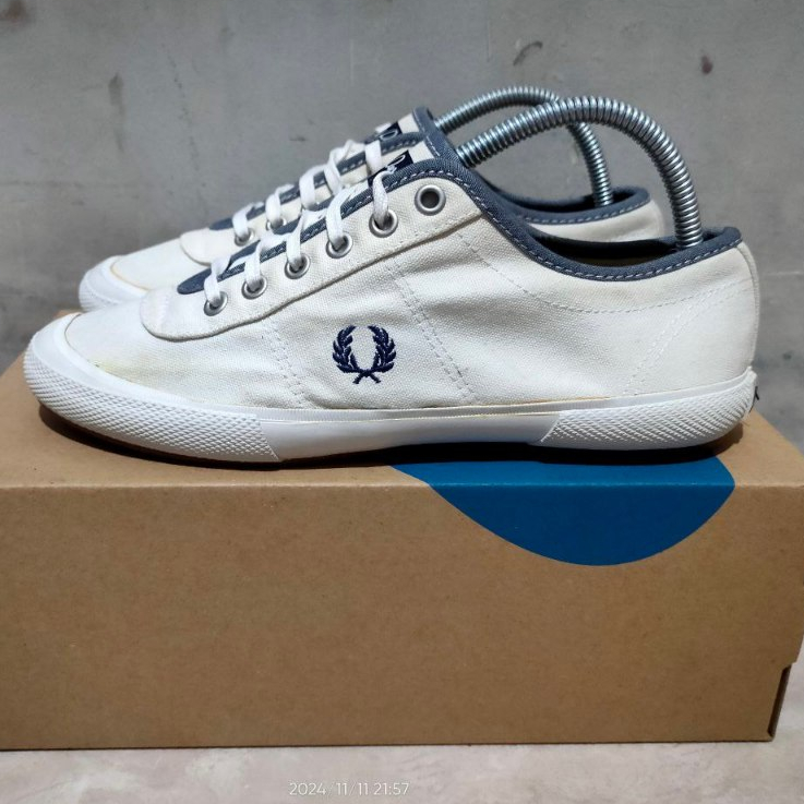 Sepatu FRED PERRY HEYES CANVAS B2181W - Size 40 - SECOND ORIGINAL