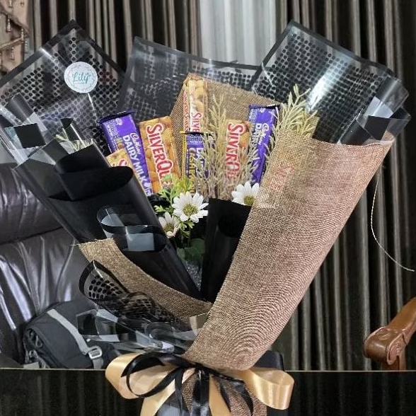 

BUKET COKLAT / BUKET COKLAT SILVERQUEEN / BUKET COKLAT DAIRY MILK / BUKET SNACK COKLAT