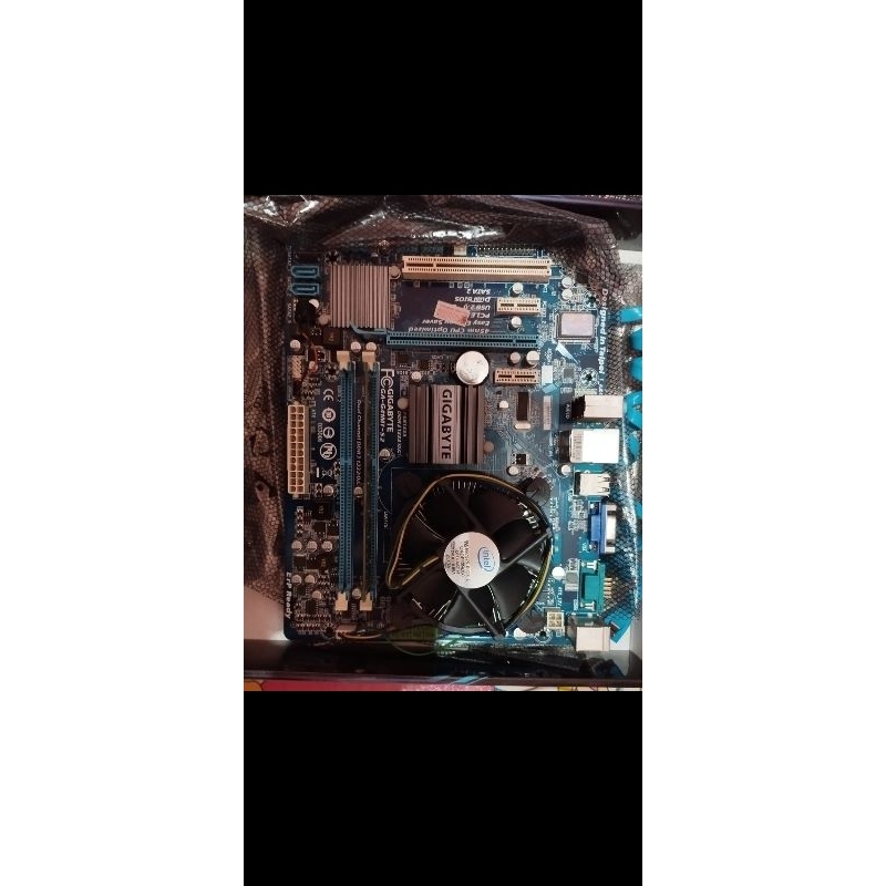 motherboard prosesor g41 1 pcs gigabyte+core2duo
1 pcs amptron+xeon 3,4ghz
slot ram ddr3
