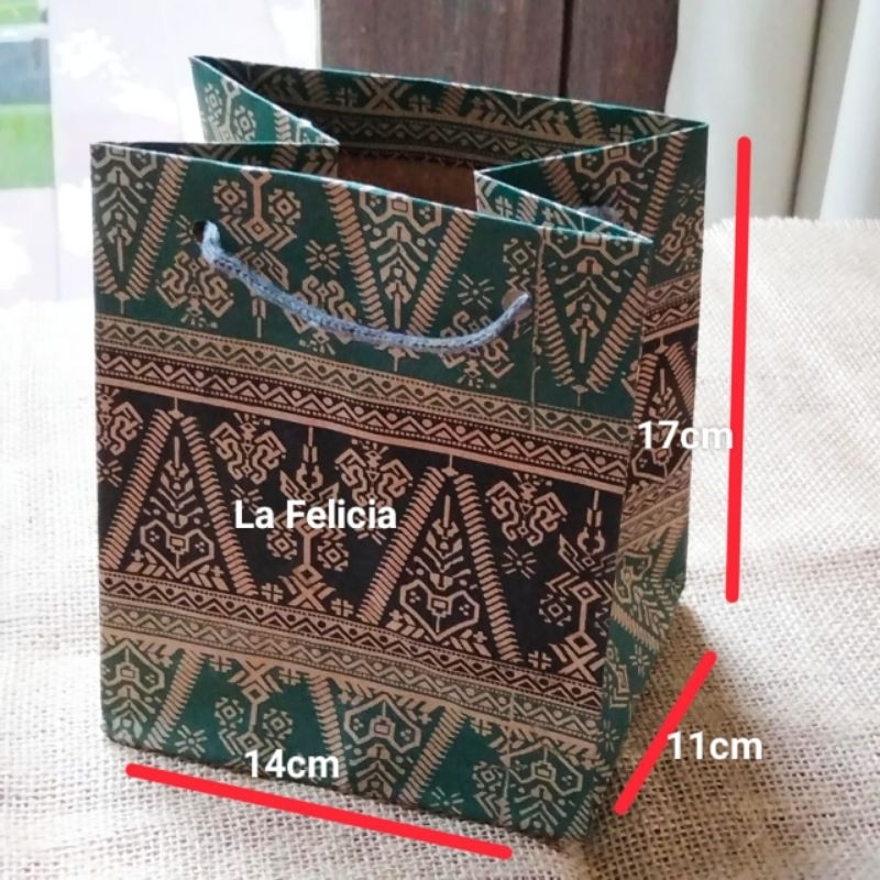 

La Felicia Paperbag Donat Toples Mug Motif Batik