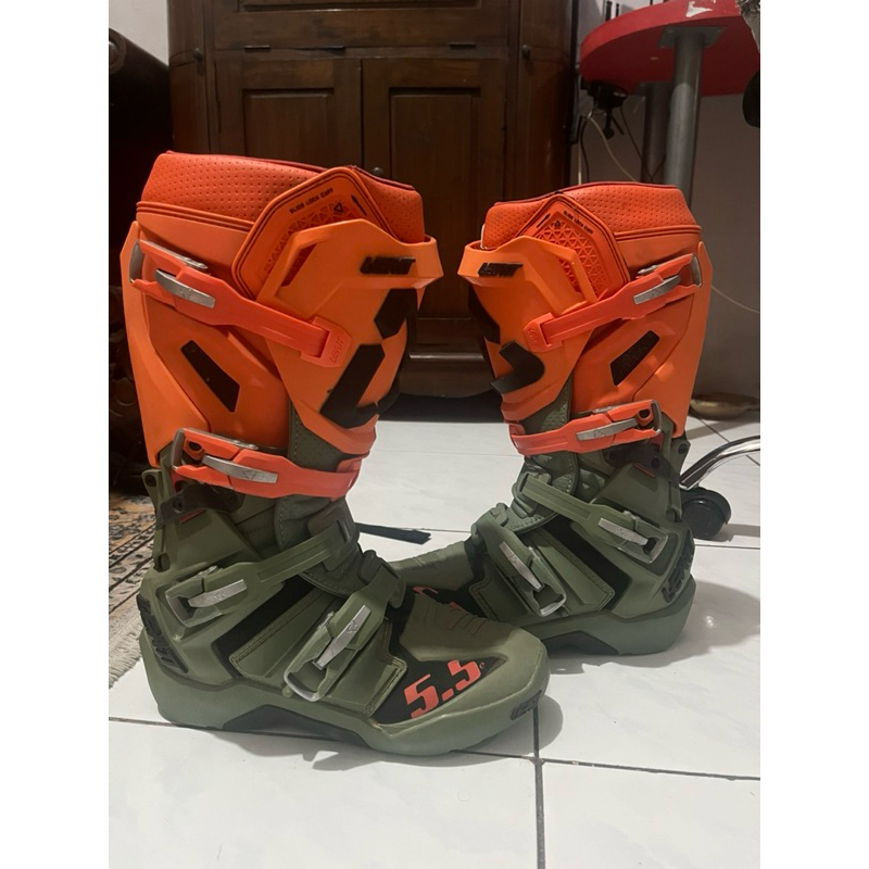 sepatu leatt