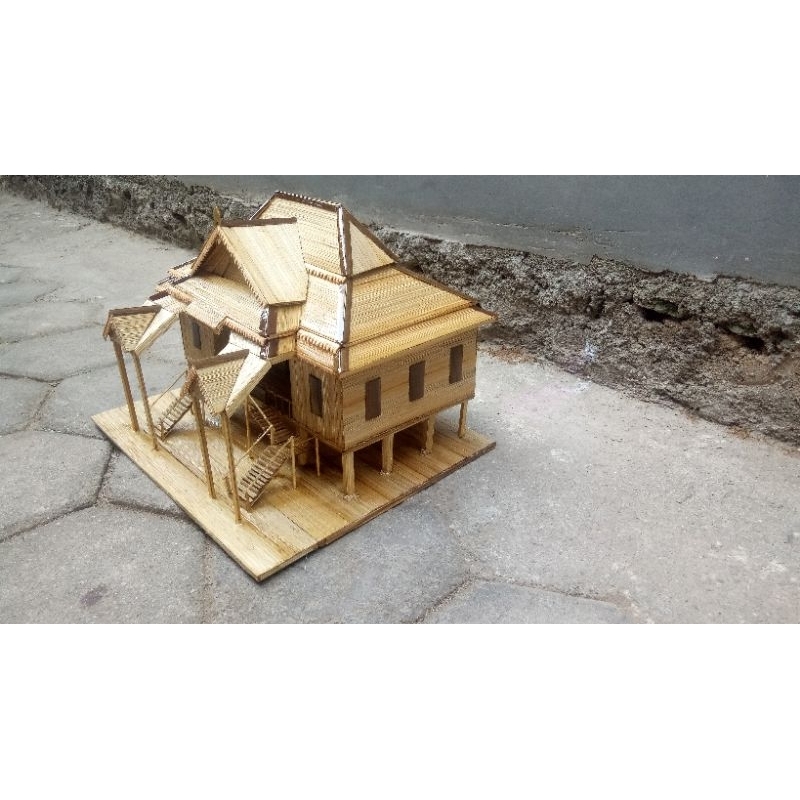 miniatur rumah adat bengkulu, bubungan lima | terbuat dari bambu