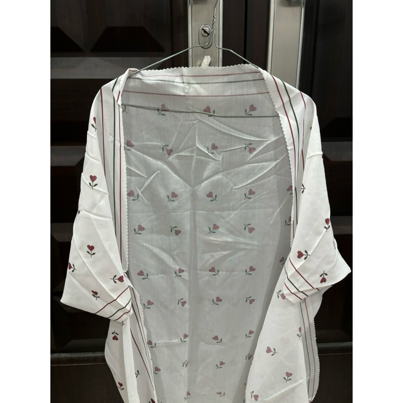 OUTER PANJANG SCARF MOTIF PUTIH BUNGA LOVE UNTUK KONDANGAN KAMPUS POLOS
