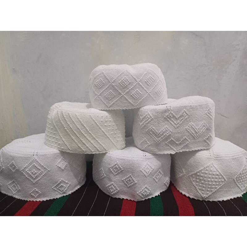 kopiah rajut yaman super tebal rajut saudi rajut hadramaut / peci haji / kopiah putih / peci putih /
