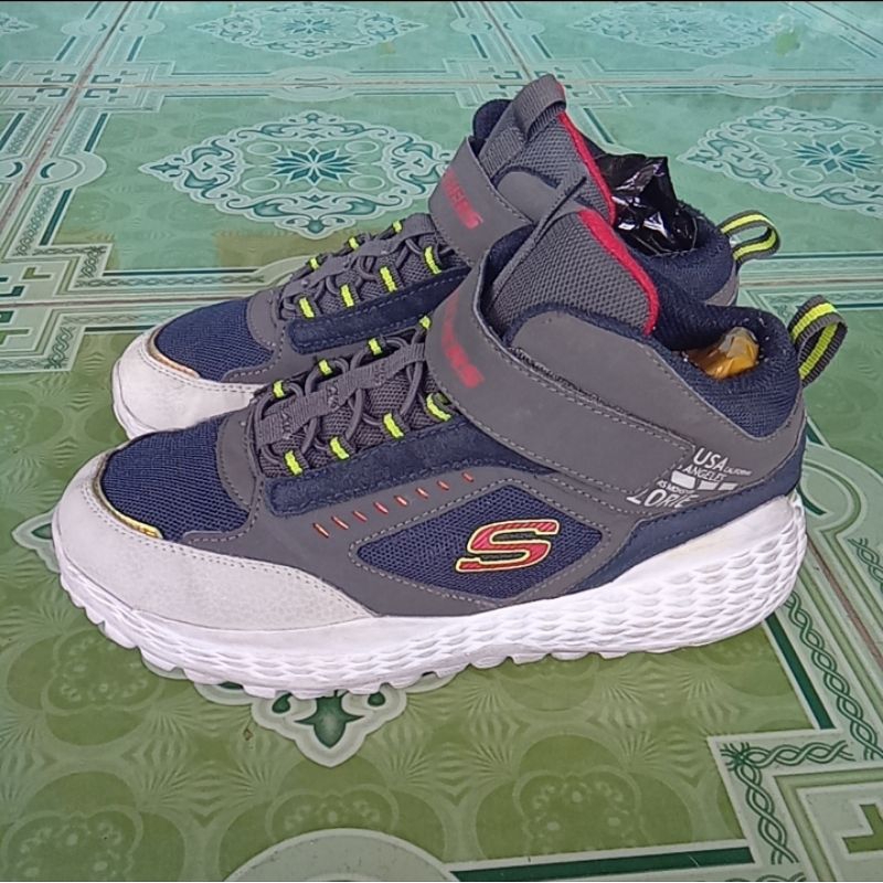 SKECHERS // Size 38 insole 24