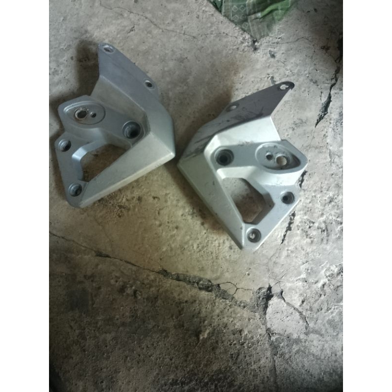 kupingan Lampu Honda Tiger Revo ORI dudukan reteng lampu Tiger Revo ORI copotan motor