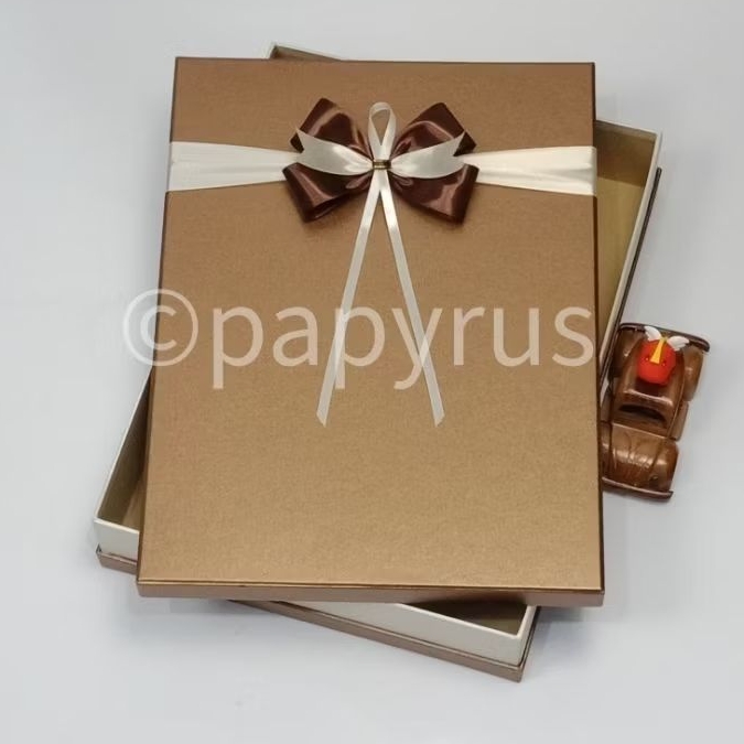 

PAPYRUS Sandwich 30x40 Tinggi 8cm Kotak Kado Gift Box Pita B